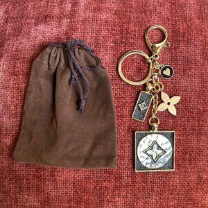 RUSTIC CLOVER BAG CHARM, Brown Black Gold Tone Charms